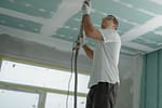 Foarte mulți români și-au planificat renovarea locuinței în 2025. Cât sunt dispuși să plătească