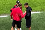 E un semn? Ce făcea Alexandru Musi cu fotbaliștii lui Dinamo, înaintea derby-ului cu FCSB