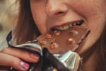 De ce vrem dulciuri exact când ne apucăm de dietă? Explicația surprinzătoare