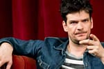 Acum, că a venit LGBT-ul la putere, Tudor Chirilă poate în sfârșit să joace în “Monoloagele vaginului”