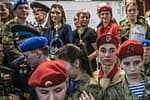 Cum sunt îndoctrinați tinerii ruși să se înroleze în armată prin literatură. „Peste cinci ani, acești cititori vor fi soldați”