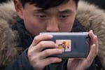 Smartphone-ul nordcoreean arată cât de bine e acolo. N-au grupuri de părinţi pe Whatsapp!