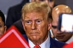 Trump, deportat din SUA după ce s-a vopsit din greşeală cu un portocaliu mai închis
