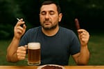 Unui român i-a crescut o a treia mână, ca să poată țină berea, micii și țigara deodată