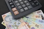 Guvernul s-a răzgândit, taie mai puțin din sporul salarial de care beneficiază angajații care lucrează la proiecte cu fonduri UE, inclusiv șefii din consilii județene și primării
