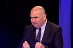 Bolojan se dă exemplu de austeritate: ”Eu de ani de zile umblu cu o singură sprânceană!”