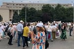 Sindicaliștii protestează în Piaţa Victoriei faţă de măsurile fiscale: „Afectează capacitatea de administrare a fondurilor europene”