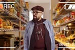 Piedone, blocat în cămara unui restaurant. Angajaţii discută cum ar putea să îl dea afară