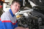 Un mecanic refuză să folosească cheia dinamometrică, pentru că e fan FCSB