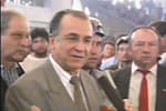 VIDEO Cum i-a trimis Ion Iliescu pe mineri să „reocupe” Piața Universității și le-a mulțumit pentru „înalta disciplină civică” după măcelul din 13-15 iunie