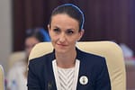 Românii din Cernăuți cer sprijin pentru salvarea școlilor cu predare în limba română. Răspunsul Oanei Țoiu