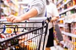 Contre în coaliţie pe renunţarea la plafonarea adaosului comercial la alimentele de bază: Guvernul confirmă decizia, PSD se opune