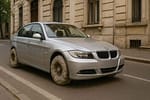Șoferii de BMW, obligați să-și pună roți din piatră, să nu mai prindă suta pe trecerea de pietoni