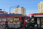 Accident bizar în Arad: Un tramvai a plecat singur din depou și a lovit o altă garnitură. Patru persoane au fost rănite