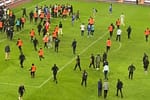 Haos inimaginabil la meciul lui Reghecampf din Liga Campionilor Africii! Bătaie generală, jandarmii și scutierii din Rwanda au pătruns pe gazon