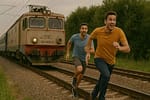 Doi români care au alergat după un tren CFR au ajuns înaintea lui la destinație