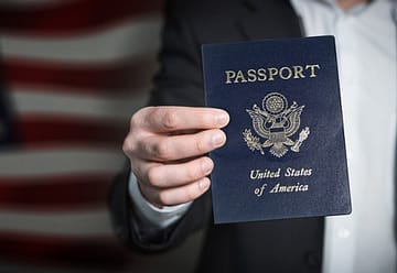 Pașaportul de rezervă: De ce tot mai mulți americani văd în dubla cetățenie noul „vis american”