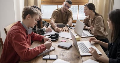 Generația Z în fața provocărilor pieței muncii. „Puțini se așteaptă la 7.000 de lei, din prima. Dar măcar un 5.000, să poți trăi”