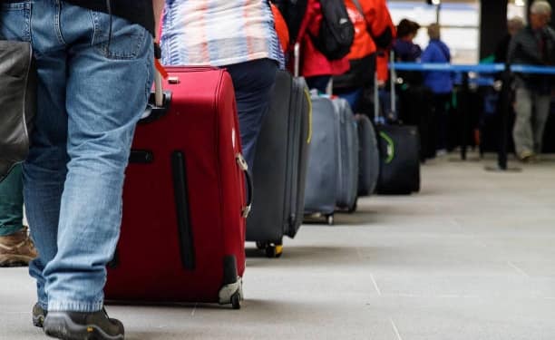 Criză pe aeroporturile din Europa: Întârzieri și zboruri anulate din cauza unui atac cibernetic