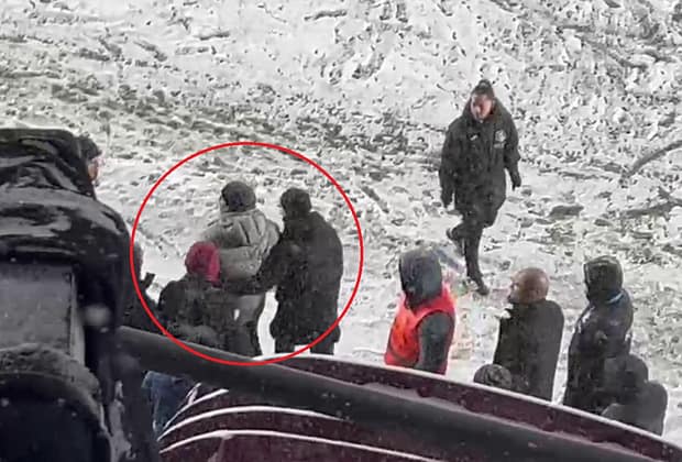Marius Șumudică, asaltat cu bulgări de zăpadă pe Giulești! Ce gest extrem voia să facă antrenorul