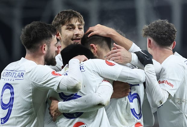 Dinamo -1, ACUM pe Sport.ro! Bogdan Țîru deschide scorul!