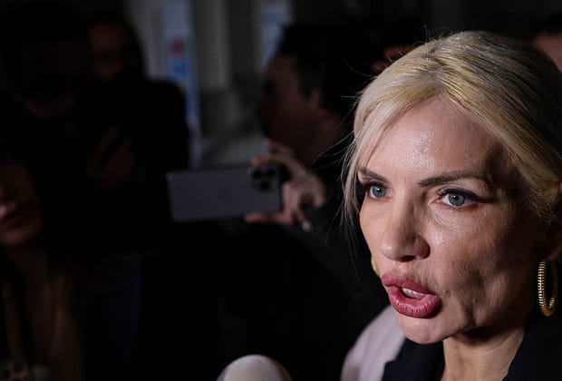 Cu mult înainte să-și cumpere poșete scumpe cu cardul Nordis, un personaj din fotbal cu probleme penale a plătit-o pe avocata Laura Vicol
