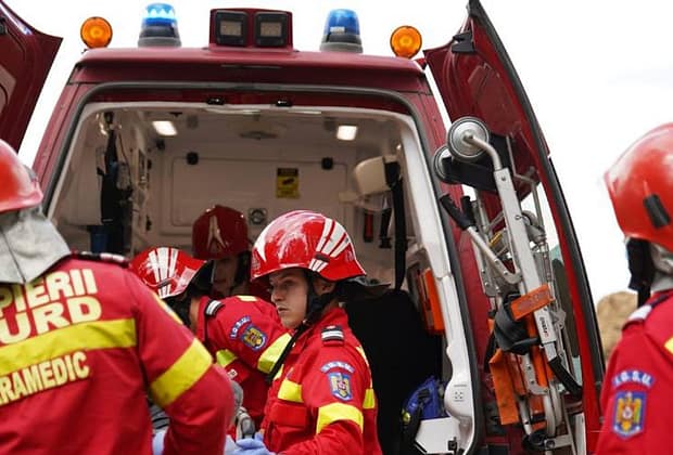 Un bărbat de 58 de ani a murit din cauza frigului. Locuia cu soția sa într-o baracă neîncălzită