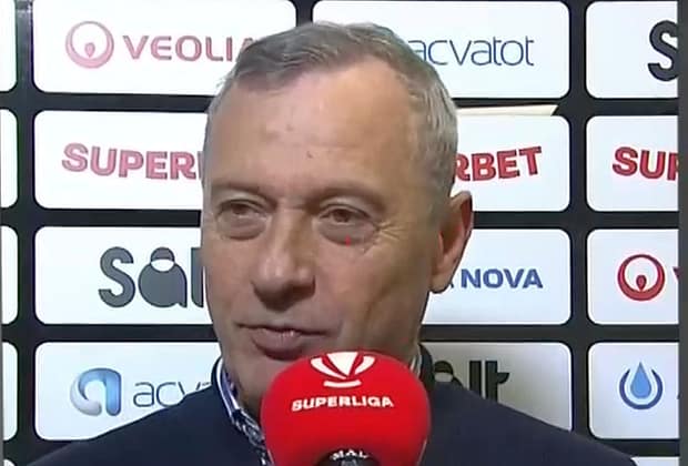 Mircea Rednic, resemnat: „De aia mor, Șumudică a adus 16 jucători!”