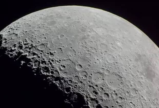 Două canioane mari au apărut pe Lună în doar 10 minute, în urma impactului unui asteroid
