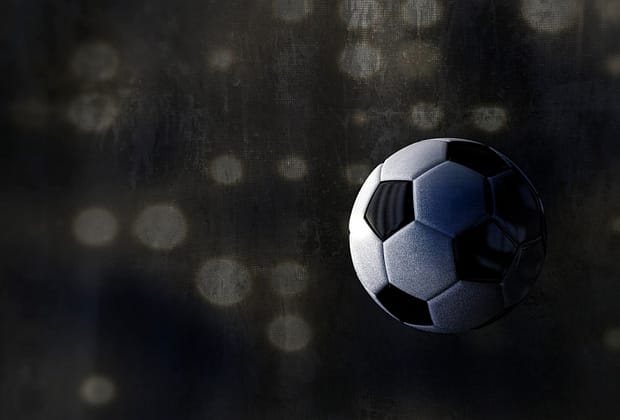 Fostul fotbalist declarat decedat dintr-o eroare, premiat de echipa care a produs gafa