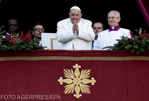 Papa Francisc s-a întors la Vatican după mai bine de o lună de spitalizare, dar rămâne departe de privirile publicului