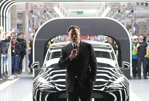 FBI a creat o echipă care să investigheze atacurile asupra Tesla: „Acesta este terorism intern”