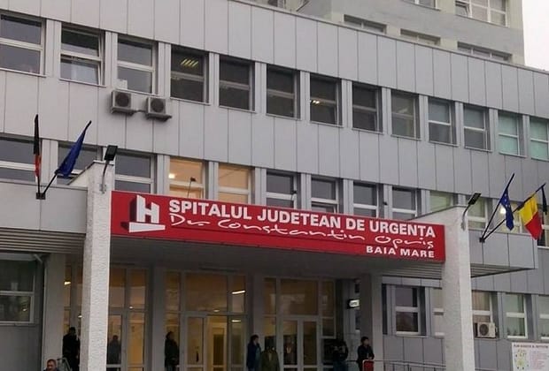 O pacientă a murit după ce a primit un antibiotic la care era alergică. Asistenta medicală ar fi încurcat paturile bolnavilor