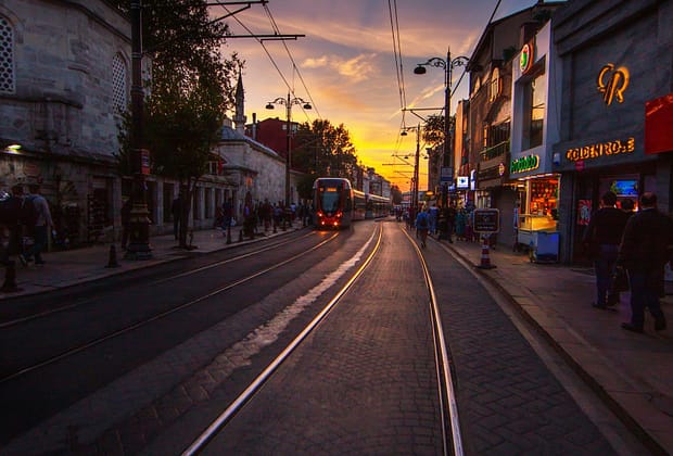 Istanbulul, sub blocaj total după arestarea primarului: Demonstrațiile interzise, transportul paralizat, internetul cenzurat