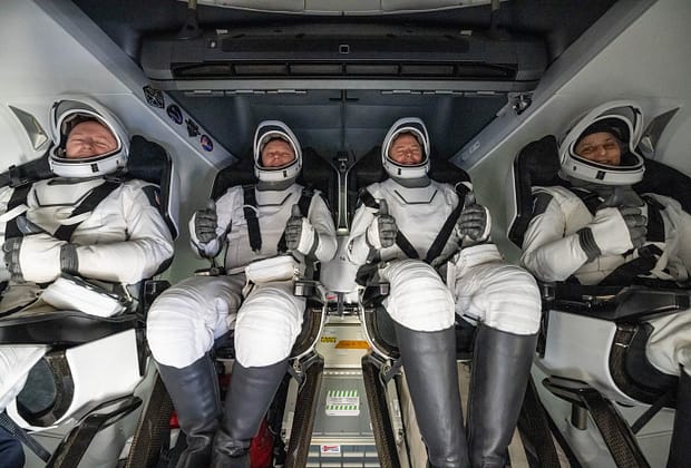 Astronauții blocați nouă luni în spațiu s-au întors pe Pământ. Ce efecte asupra organismului a avut perioada neașteptat de lungă