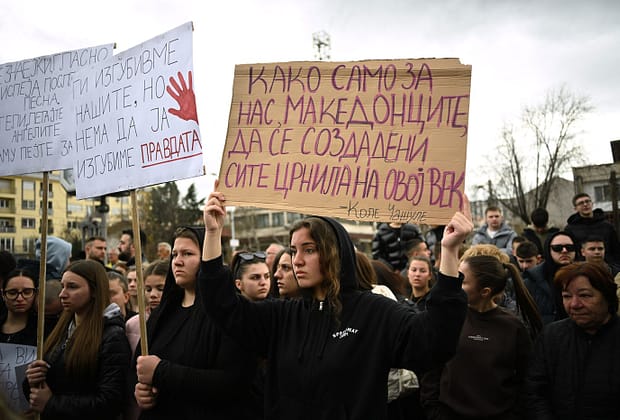VIDEO Macedonia de Nord: Mii de oameni au denunțat în stradă corupția generalizată, după incendiul dintr-un club soldat cu zeci de morți