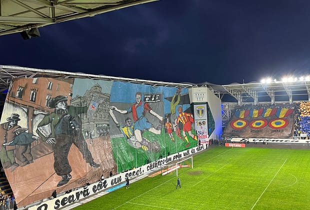 Galeria Petrolului își confecționează scenografii în bazinul Vega, închis de trei ani, cu tavanul în pericol de prăbușire! + Alt dezastru la clubul Primăriei din Ploiești: patinoarul abandonat