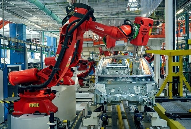 Tarifele lui Trump amenință, inclusiv în România, zeci de mii de locuri de muncă la producătorii de componente auto