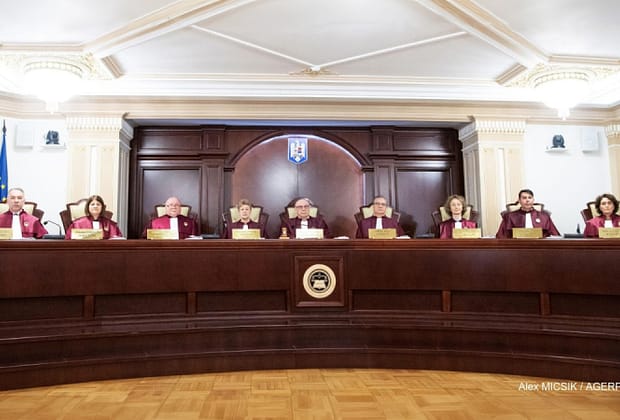Cum a ajuns o speță veche de șase ani să schimbe legea declarațiilor de avere la CCR. Totul a pornit de la o consilieră amendată