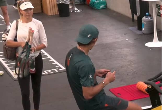 Consolat de iubita tenismenă după eșecul-surpriză de la Roland Garros » Camerele de supraveghere au surprins scena, imaginile au ajuns pe internet