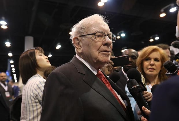 Warren Buffett se retrage de la șefia Berkshire Hathaway după mai bine de șase decenii. Cine va fi succesorul său