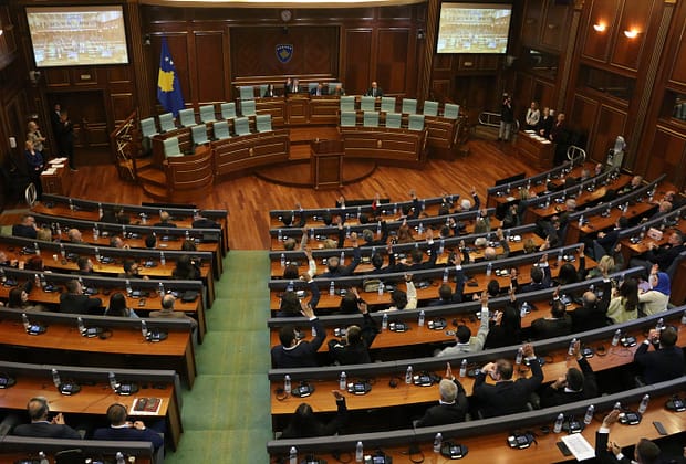 Parlamentul din Kosovo nu și-a ales președintele nici din a zecea încercare. Blocaj politic la Pristina
