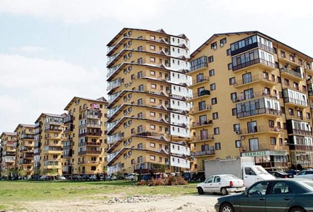 Bloc ingenios în Militari Residence. Are 2 etaje și 36 de mansarde!