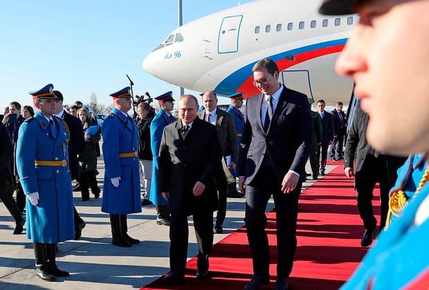 Zborul lui Aleksandar Vucic spre Moscova, deviat de urgență din cauza haosului provocat de dronele ucrainene