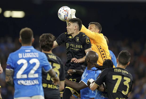 Rezultat URIAȘ pentru Genoa cu Napoli! Dan Șucu arbitrează lupta la titlu din Serie A » Rapidistul Siegrist, printre cei mai buni