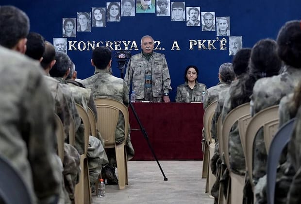 Moment istoric în Turcia: Partidul Muncitorilor din Kurdistan s-a dizolvat și anunță sfârşitul luptei armate împotriva Ankarei
