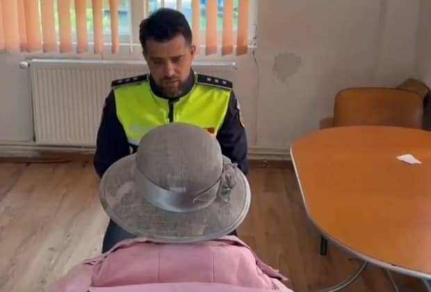 O aplicație i-a furat unei profesoare din Deva 57.000 de lei. Doar a instalat-o pe telefon! Mărturia femeii