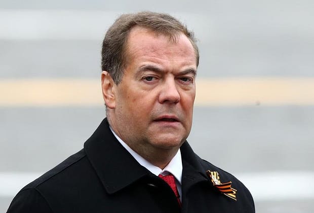 Dmitri Medvedev acuză implicarea Băncii Mondiale și a FMI în finanțarea conflictului din Ucraina. „Nici Uniunea Europeană n-are voie să finanțeze”