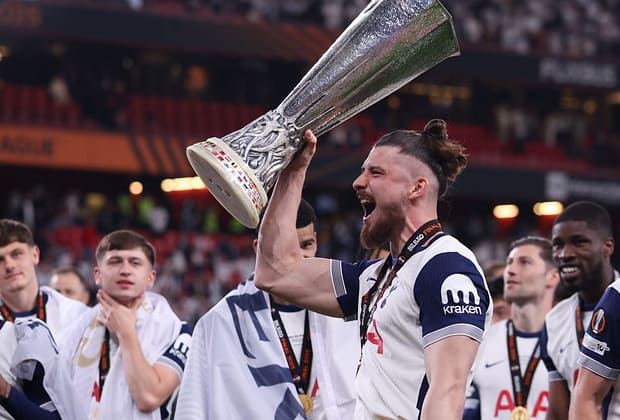 Radu Drăgușin, câștigător de Europa League! Imaginile bucuriei după Tottenham -0