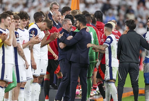 Gest uriaș făcut de Postecoglou imediat după fluierul final. Jucătorii lui Manchester United au fost surprinși